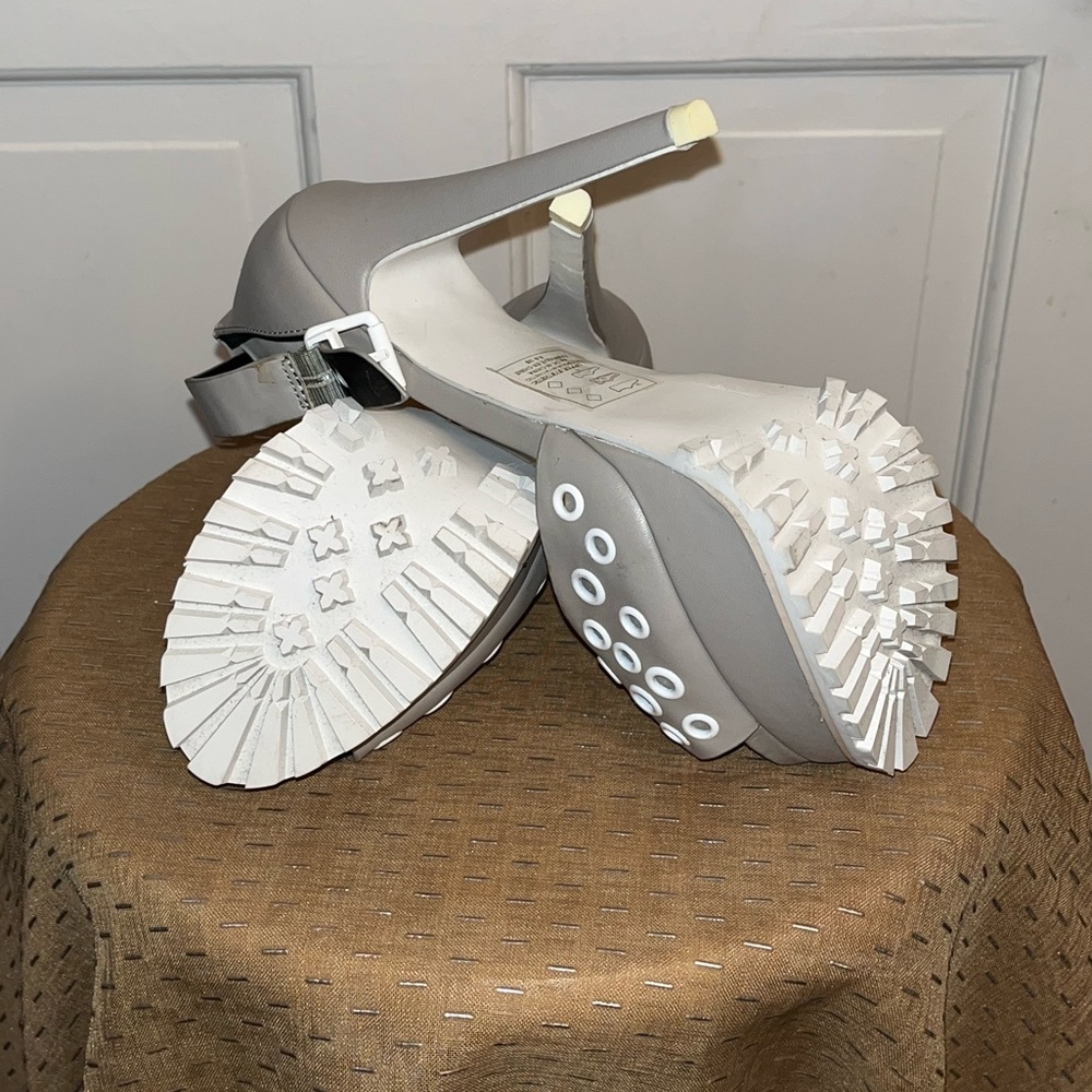 Preloved, Mint Condition Light Gray Platforms - image 4